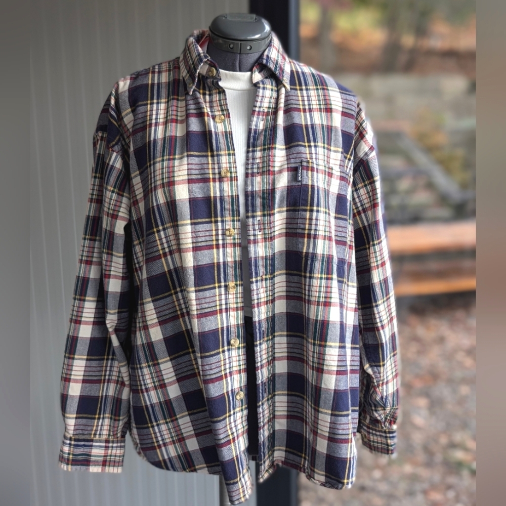 IZOD Medium unisex cotton Flannel long sleeve tartan button up collared shirt